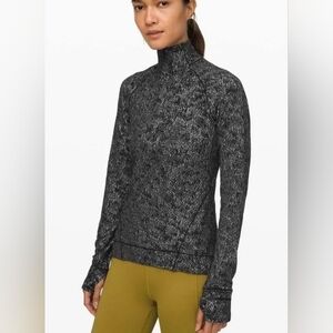 Lululemon Outrun The Elements Half Zip.‎ Size 6.